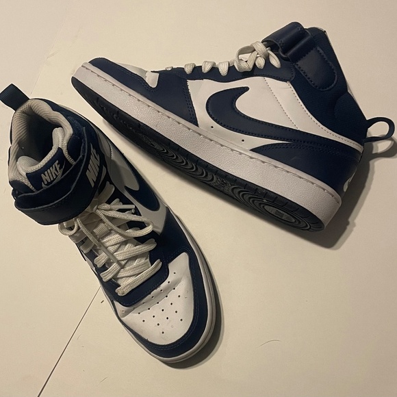 Nike Big Kids Court Borough Mid 2 Casual Sneakers in White and Navy Blue in 5.5Y - Picture 8 of 10
